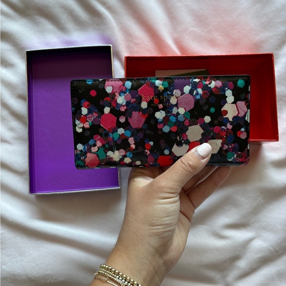 kate spade wallet - Picture 1 of 4